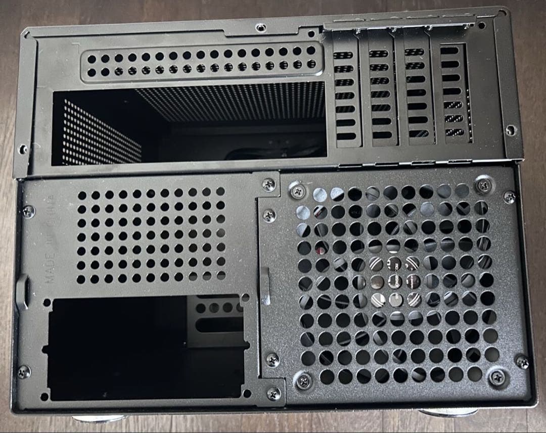 Jonsbo N4 NAS用ケース+前面ファンサポート付き