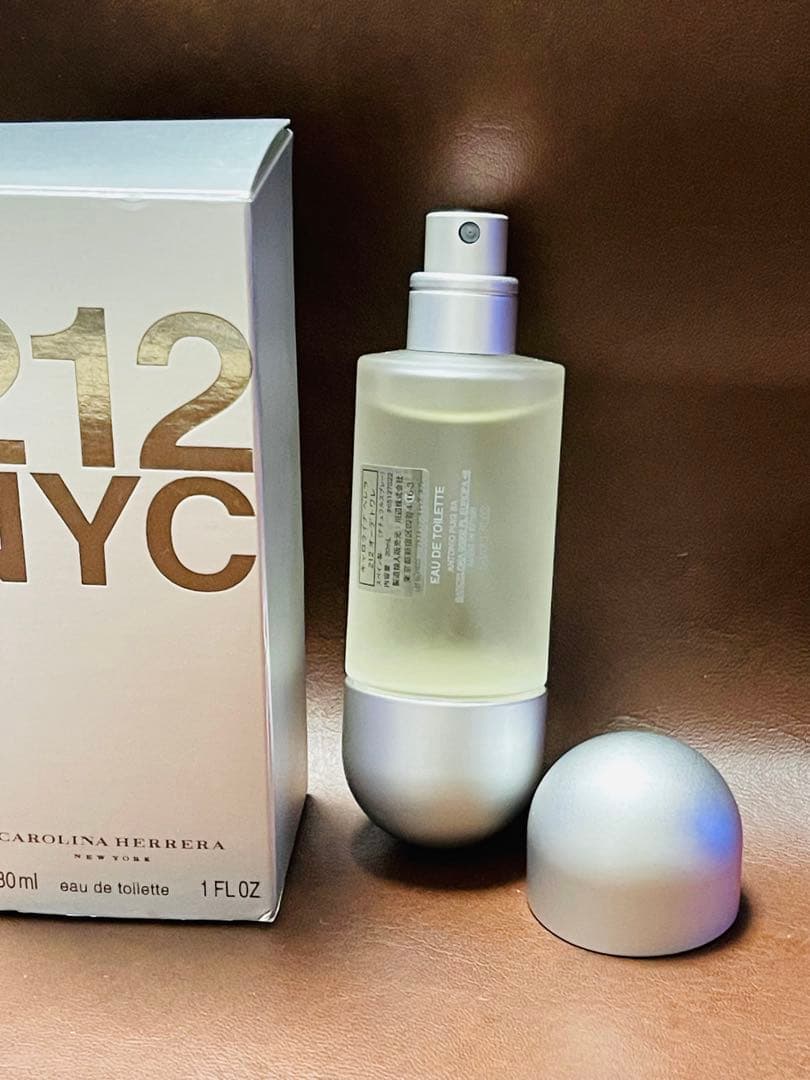 ほぼ未使用 キャロライナヘレラ 212 NYC 30ml オードトワレ