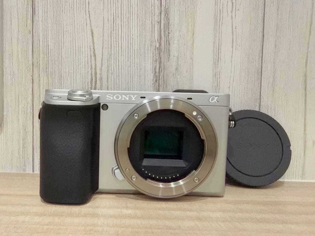 美品 SONY α6400＋SEL35F18 単焦点レンズ 予備バッテリー2個