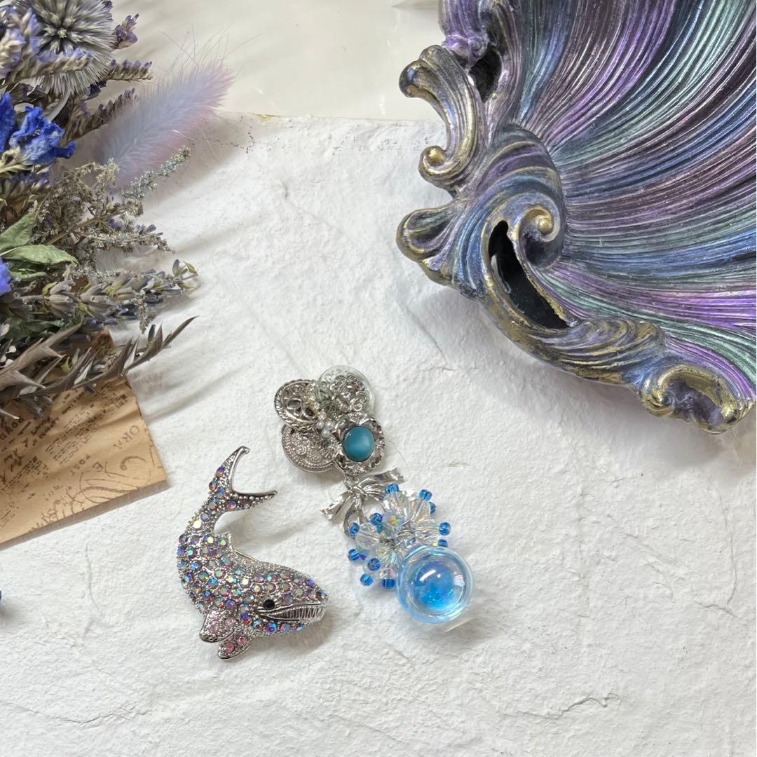64 ブローチシリーズクジラさん　ハンドメイド　ピアスorイヤリング