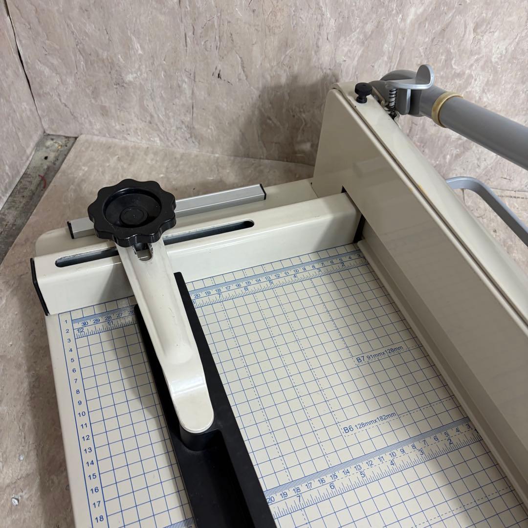 ダイシン商事 大型 裁断機 DS-858A4 手動 A4対応 自炊裁断機