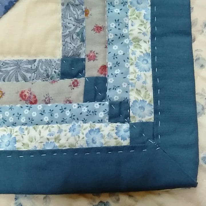 パッチワークキルト　完成品　ハンドメイド　タペストリー