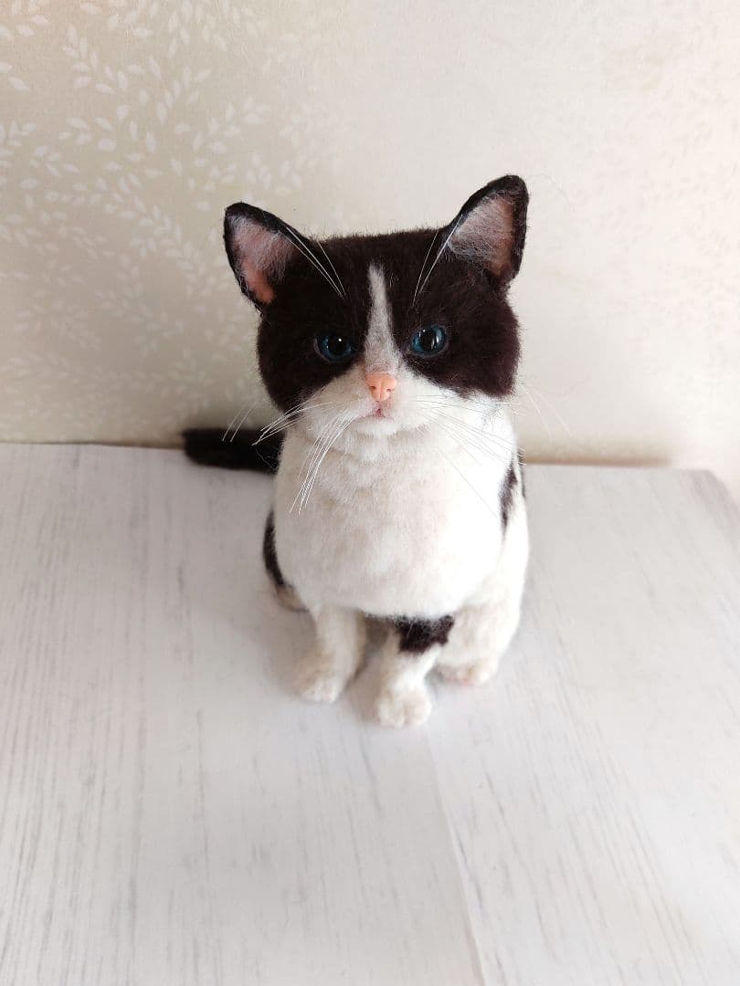 羊毛フェルト　猫　(ブチネコ)