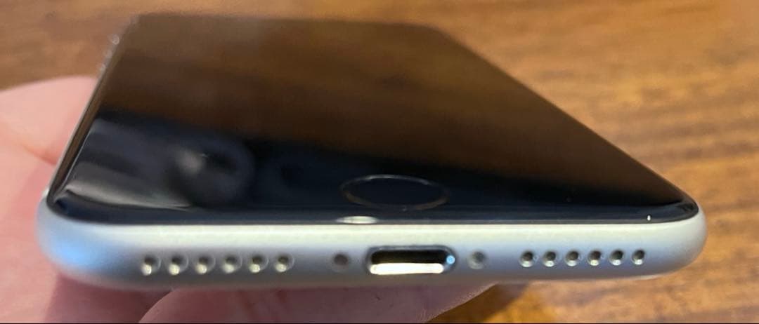シ*ガ様 【超美品】Apple iPhone SE (第3世代) スターライト