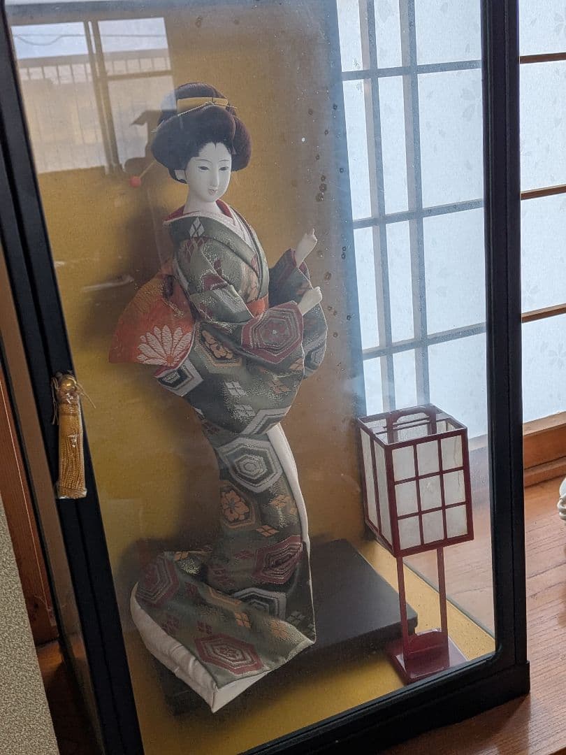 日本人形　和風の装飾品付き　美品　昭和アンティーク