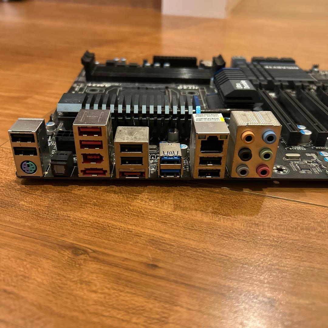 GIGABYTE GA-990FXA-UD5 マザーボード