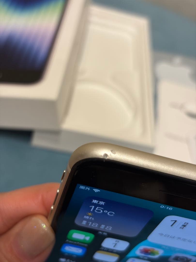 iPhone SE第3世代 256GB 本体 SIMフリー　スターライト