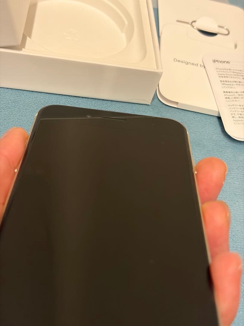 iPhone SE第3世代 256GB 本体 SIMフリー　スターライト