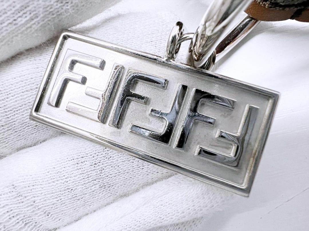 美品　FENDI　フェンディ　ズッカ　FF　首輪　ドッグカラー
