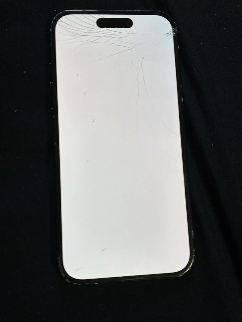 iPhone15 256GB 画面割れ