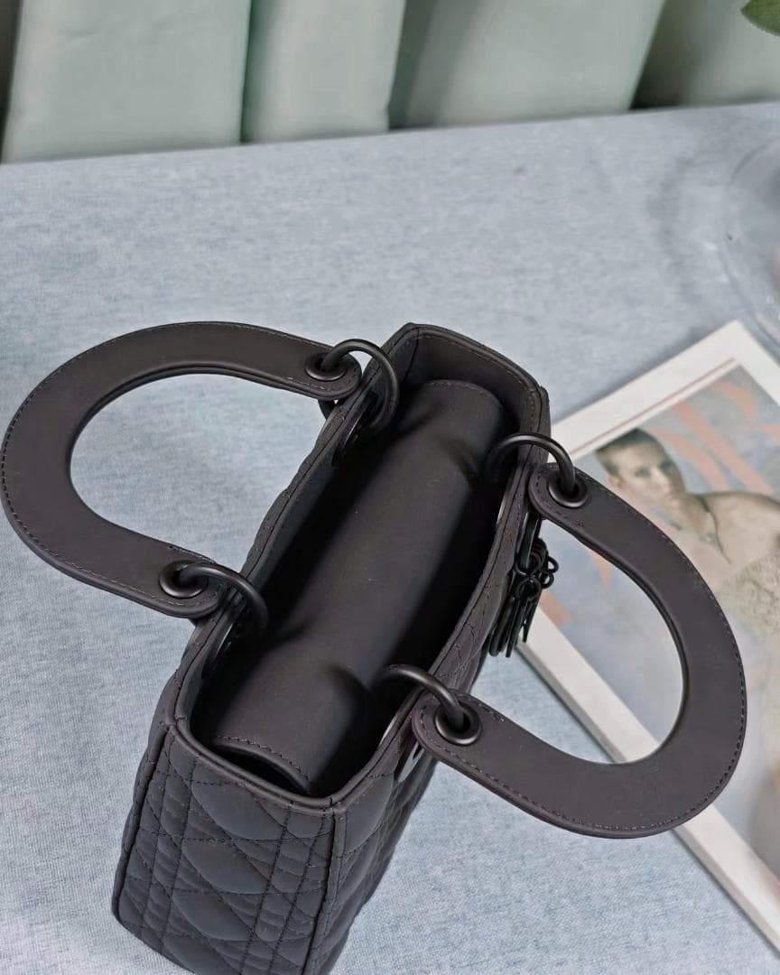 美品 キルティング ショルダーバッグ ブラック