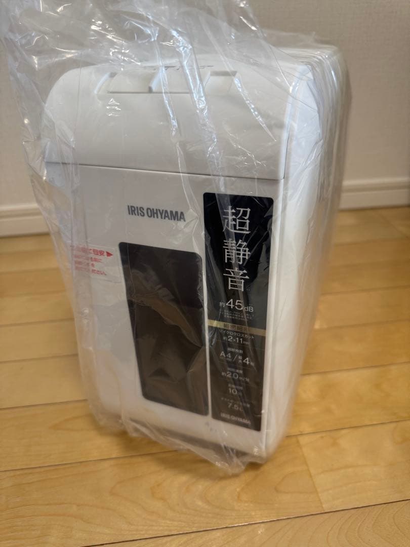 【新品未使用】アイリスオーヤマ　パーソナルシュレッダー　P4HS75M-W