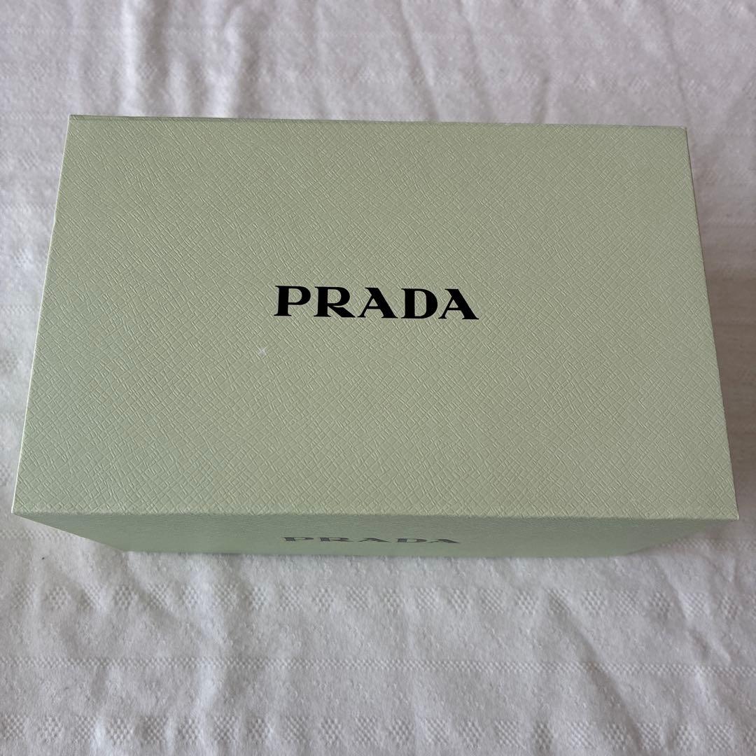 PRADA ハンドクリーム・リップケアセット