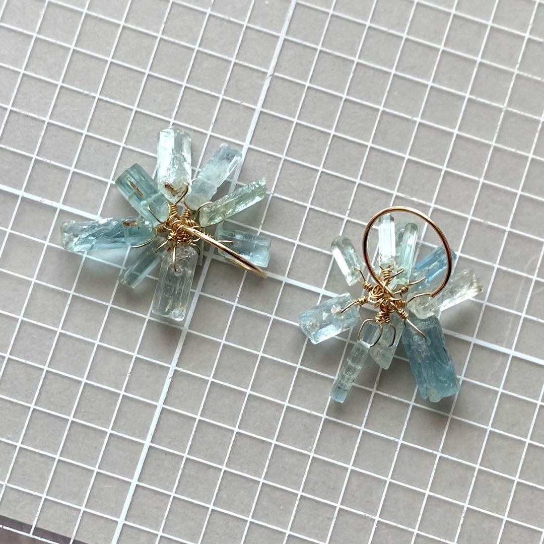 アクアマリン 原石柱 ふさふさピアス 14kgf