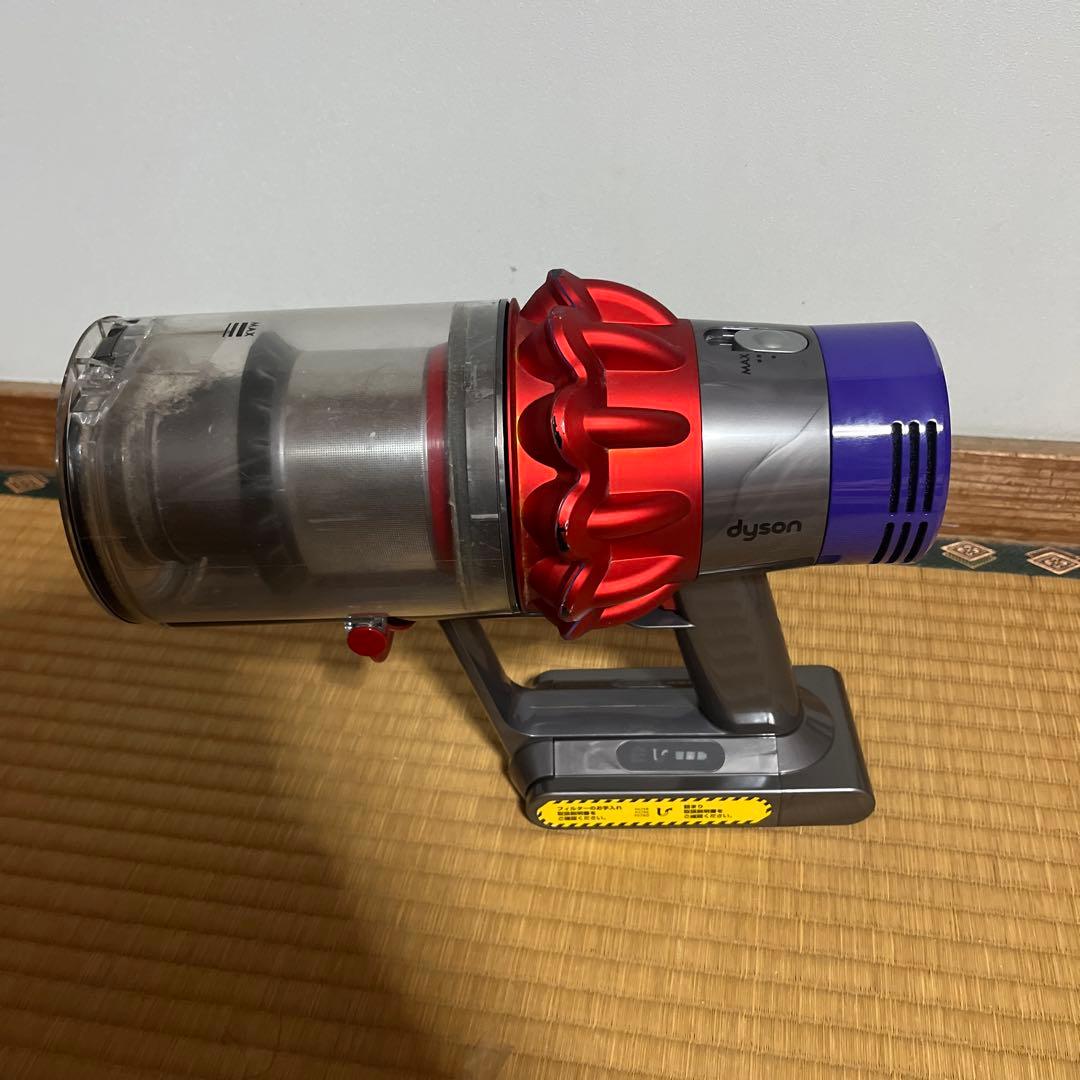 dyson V10スティッククリーナー 本体のみ‼️