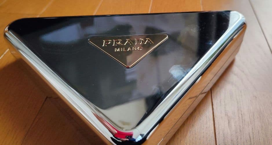PRADAビューティクラッチケース
