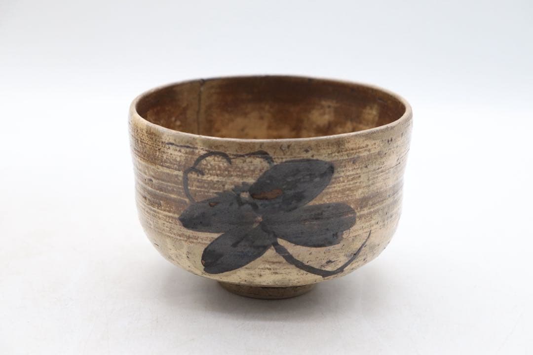 時代　京焼　鉄釉草花紋お茶碗　木箱付　茶道具　送料込み260323