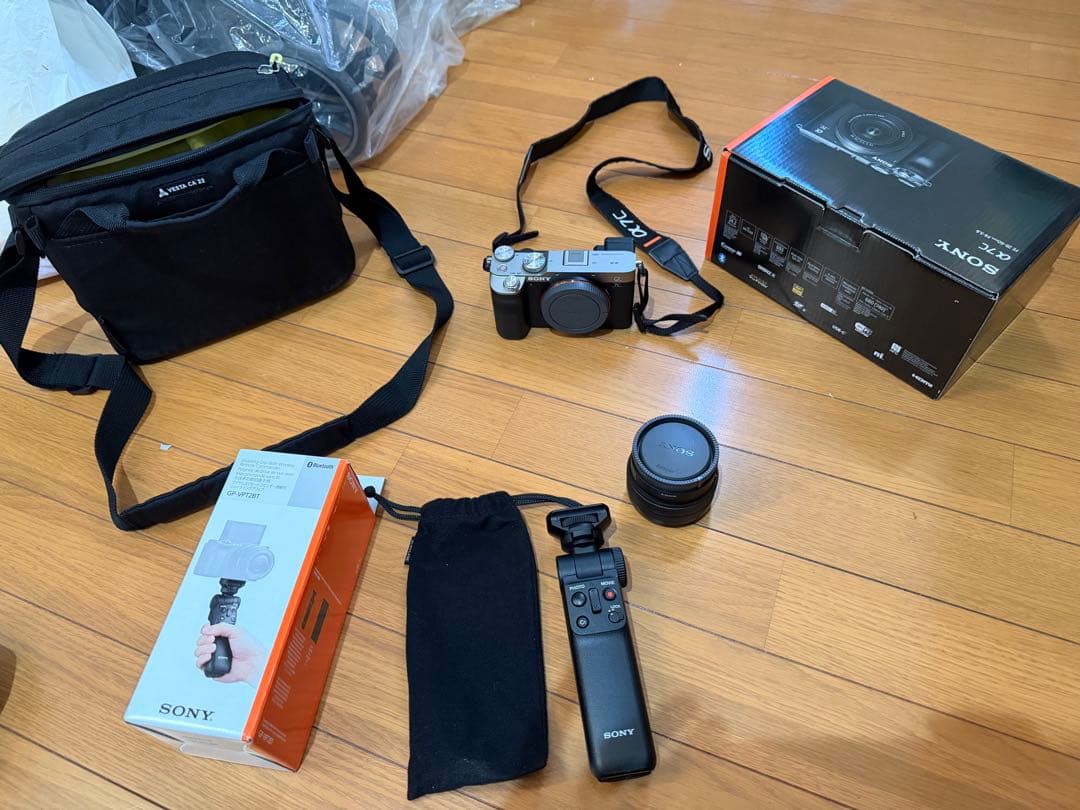 【極美品】SONY α7C ミラーレス一眼カメラ　ケース&コンパクト三脚セット