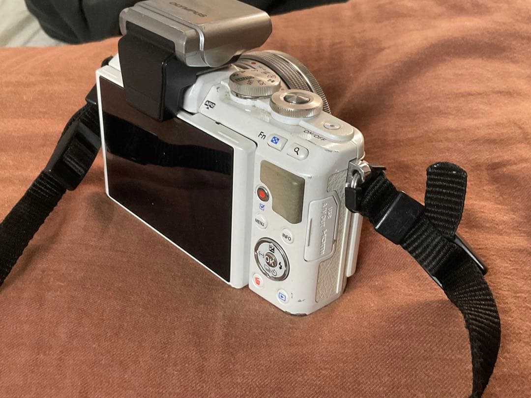 OLYMPUS PEN Lite E-PL7ミラーレス一眼カメラ
