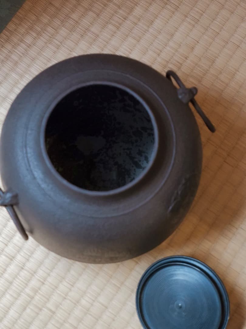 釜師 佐藤清光　花丸紋釜　鉄製　風炉釜　釜鐶付き　茶道具　Q2543