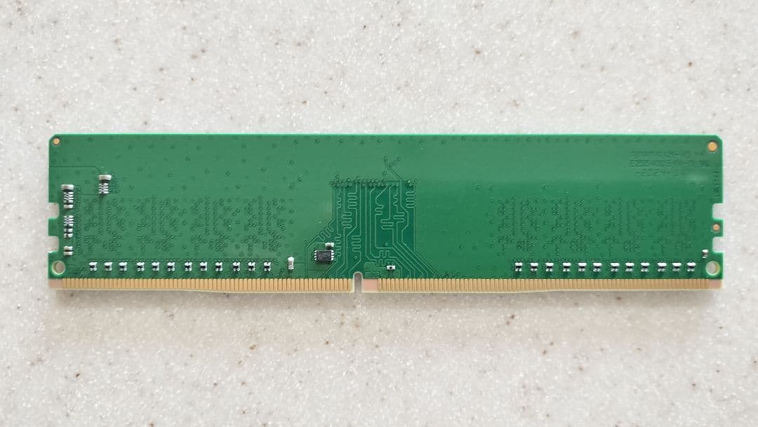 crucial 8GB DDR4 2400MHz メモリー