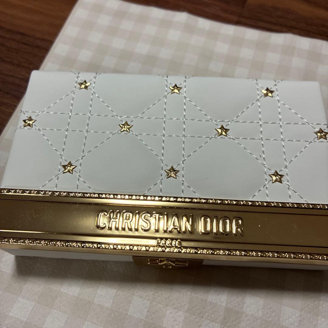 Diorクチュール アイ パレット (ホリデー コレクション 2025 限定品)
