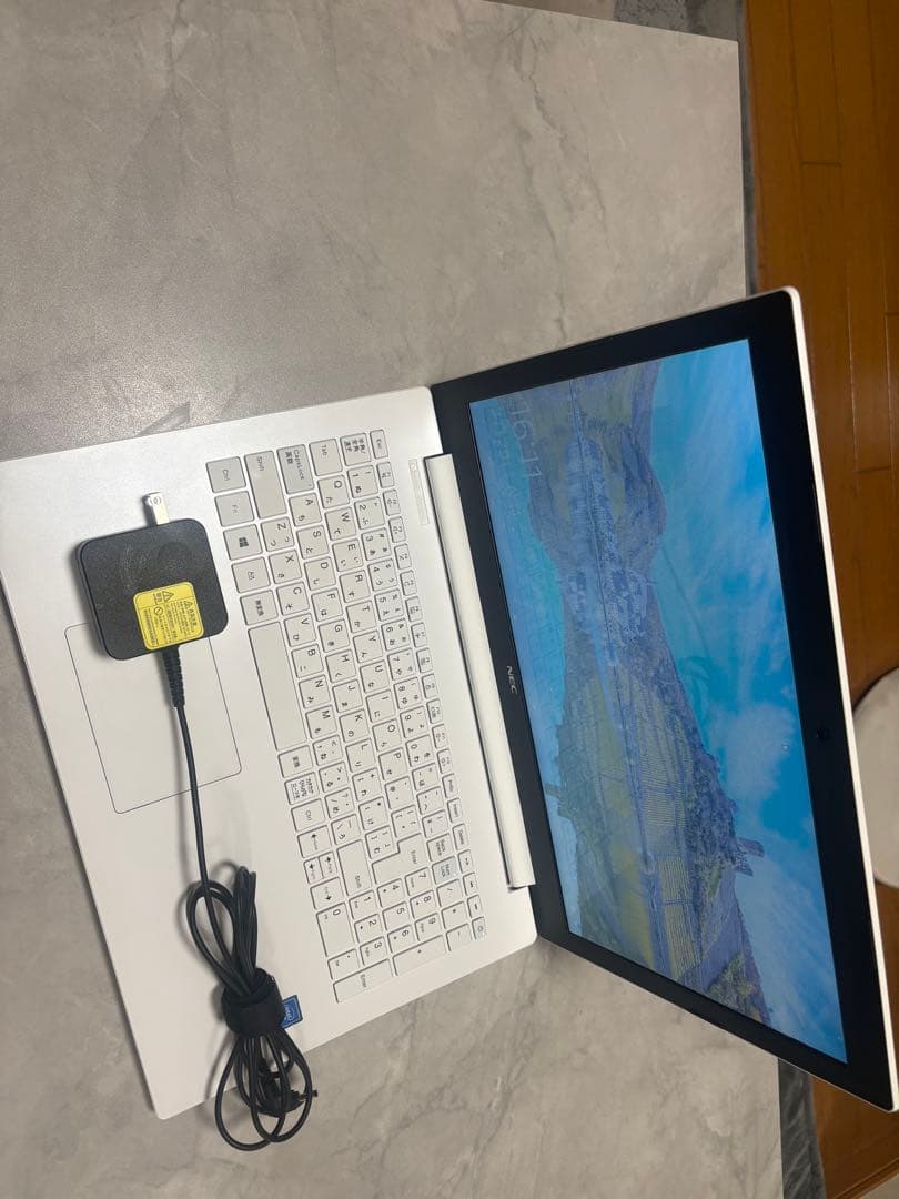 NEC LAVIE ノートPC 大画面 ホワイト