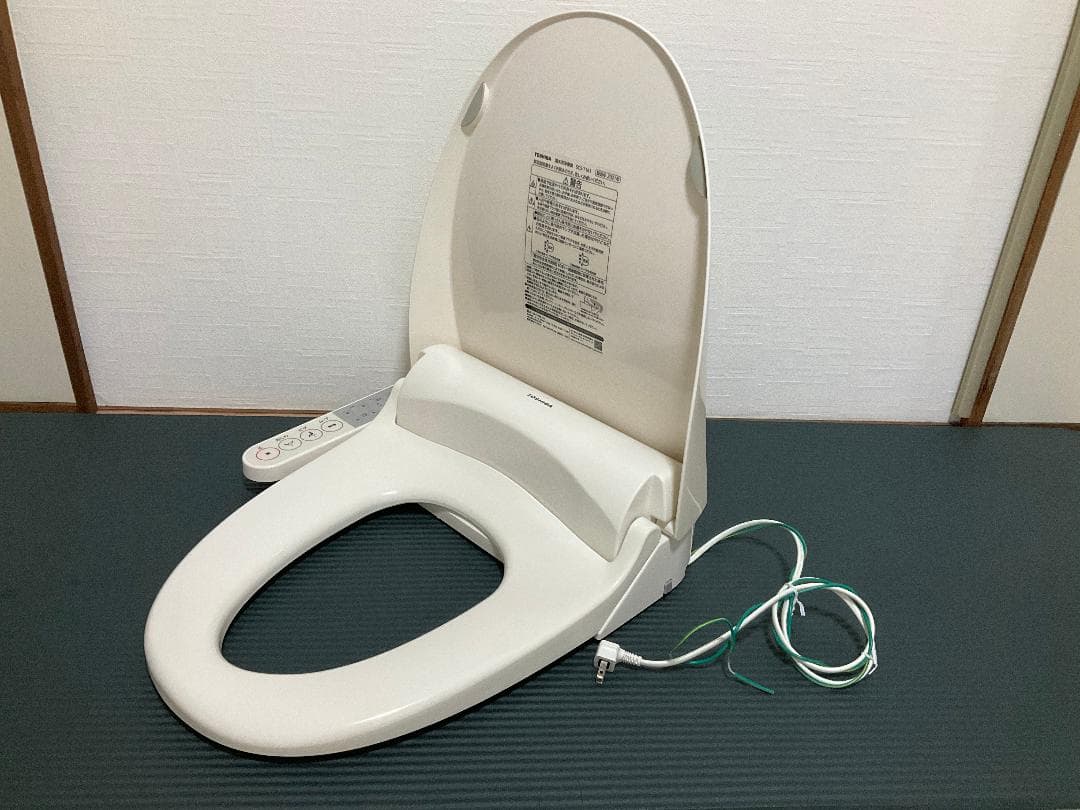 東芝 温水洗浄便座 SCS-T161 / 2021年製