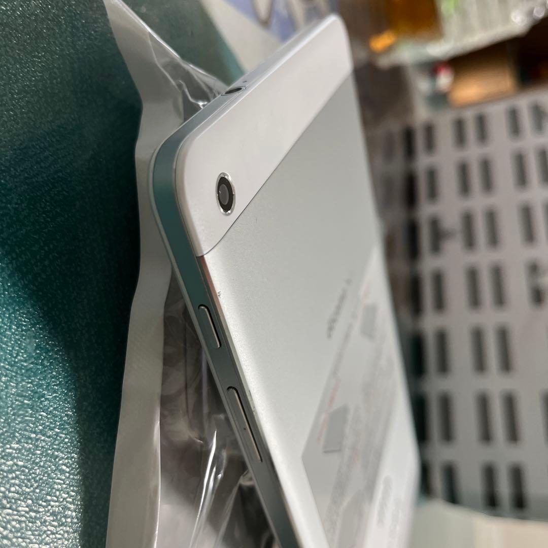 Huawei docomo dtab d-01G シルバー