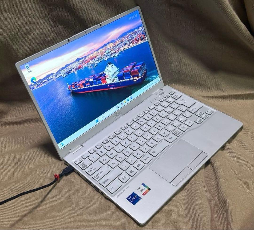 富士通 Lifebook UH92/F3　i7-1165G7 Office付