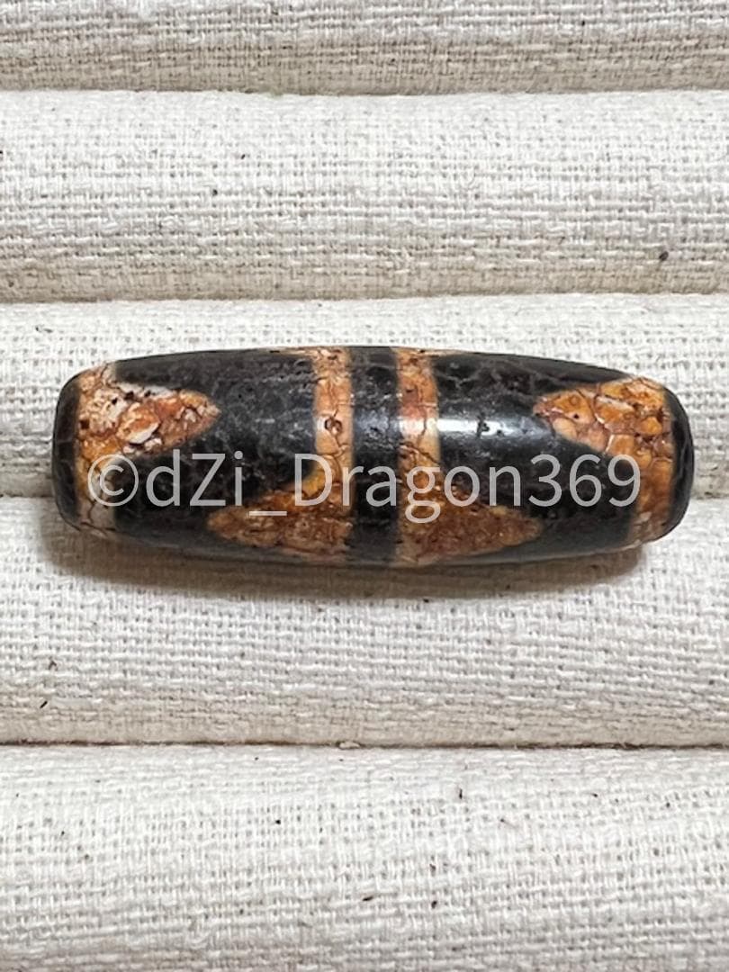 dZi beadsジービーズ 龍紋バキバキ！！ 西蔵 玉髄 血糸龍紋 九眼天珠