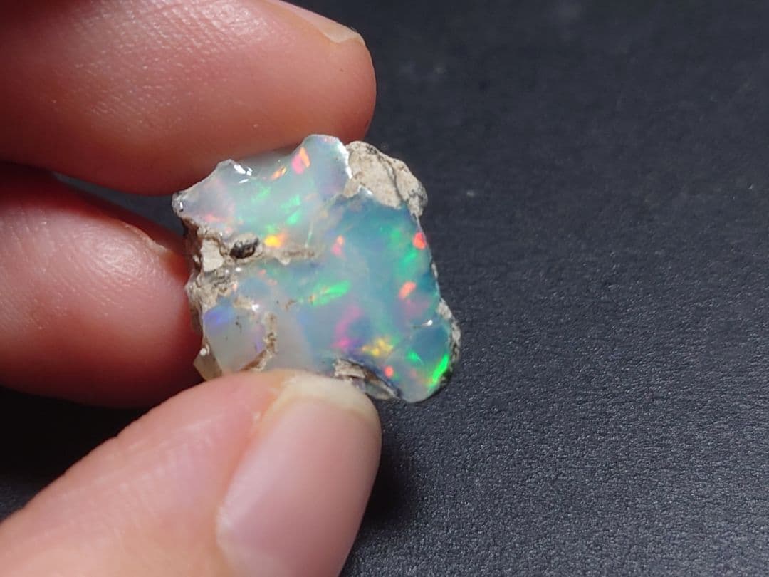 エチオピアウェロ産　オパール　ジュエリーグレード　原石　鉱物標本