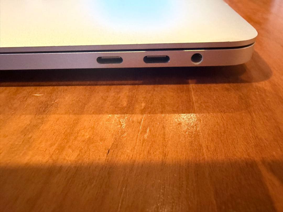 MacBook Pro 15インチ　2018年モデル　充電器付き　箱無し