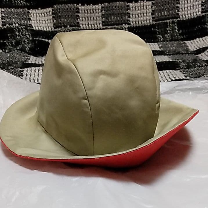 帽子とリバーシブルバッグのセット