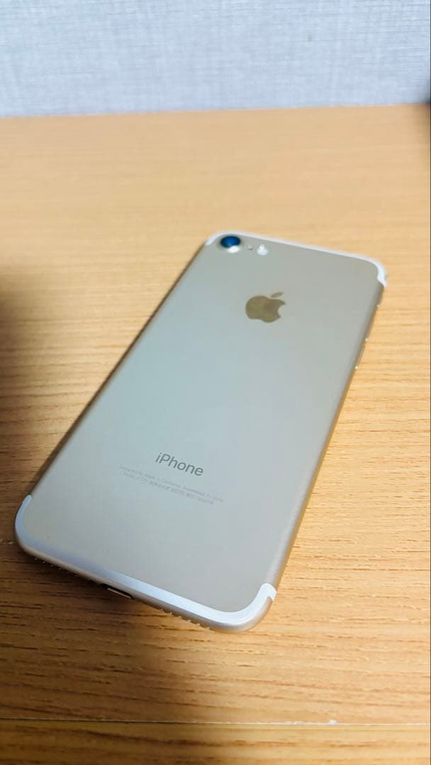 iPhone 7 ゴールド 128GBSIMフリーau ネットワーク可