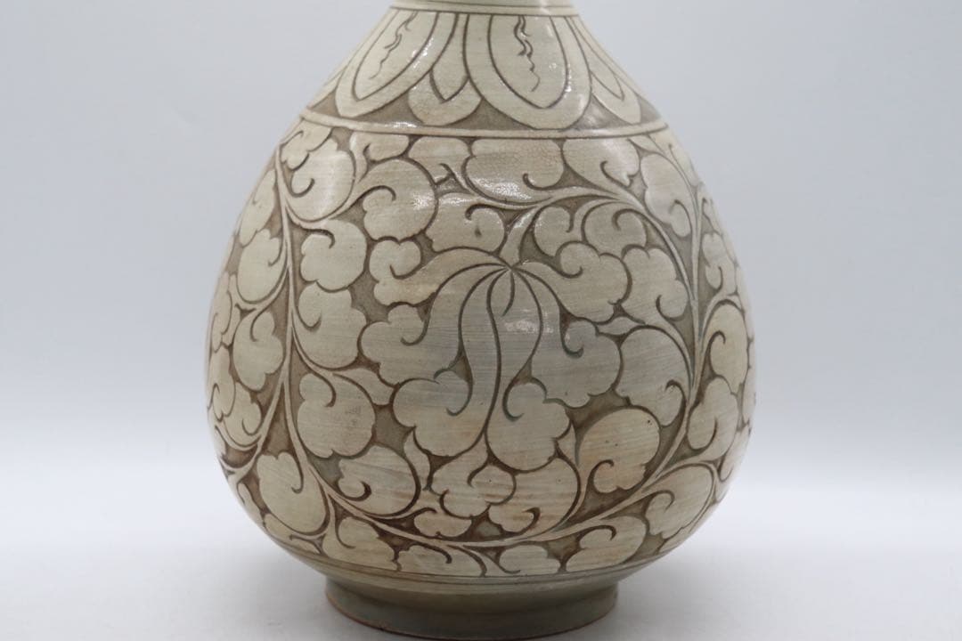 中国　磁州窯　掻き落とし花卉紋瓶　高さ約32.2cm 送料込み260406