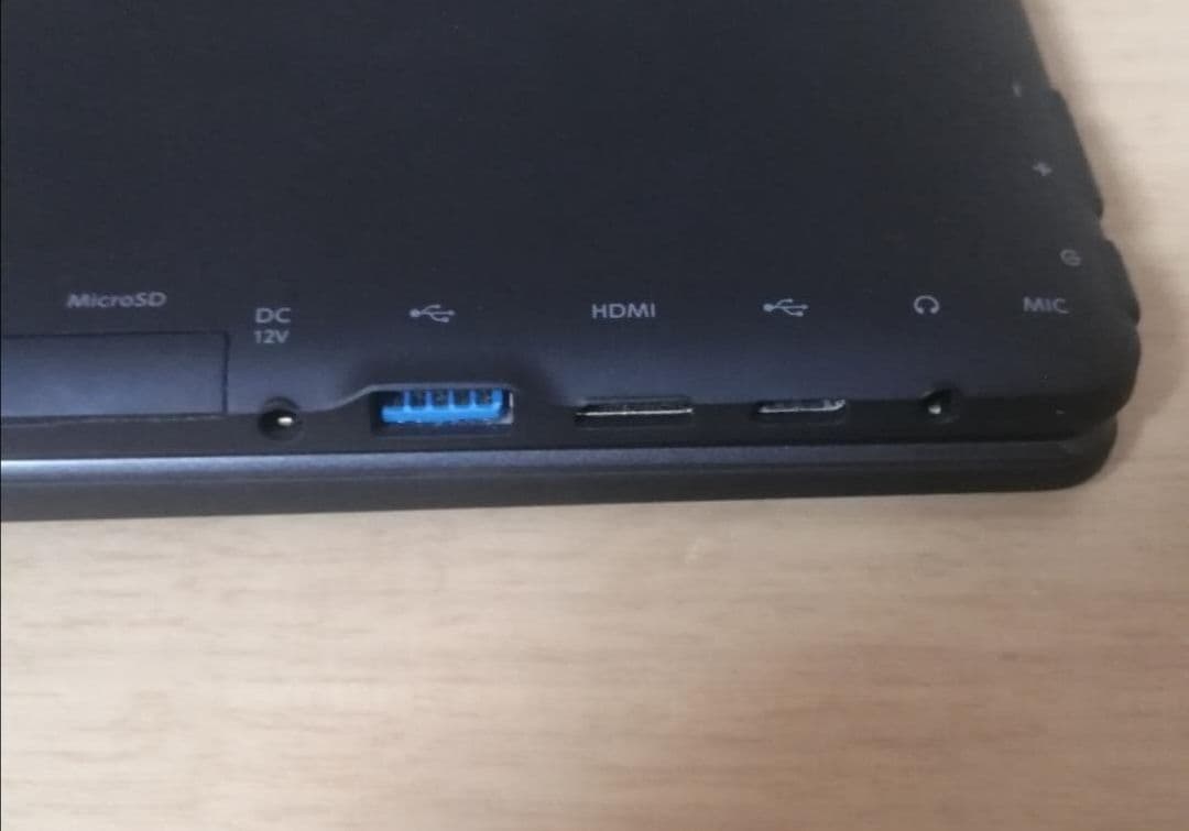 2024年製　Windows 11 Pro 2in1 Tablet