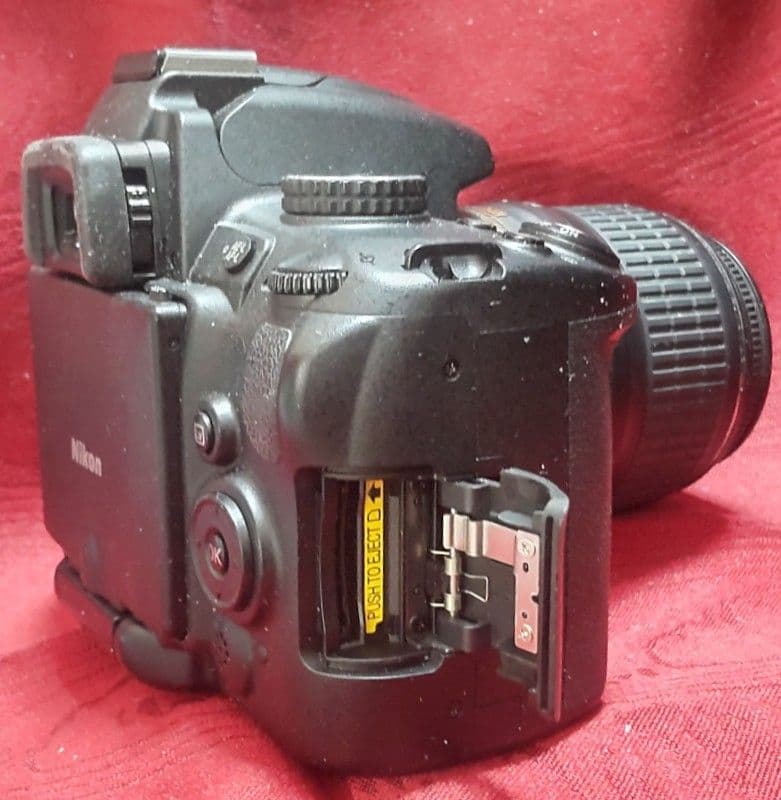Nikon D5000デジタル一眼レフカメラ＜ 美品/動作確認済＞＋純正Wレンズ