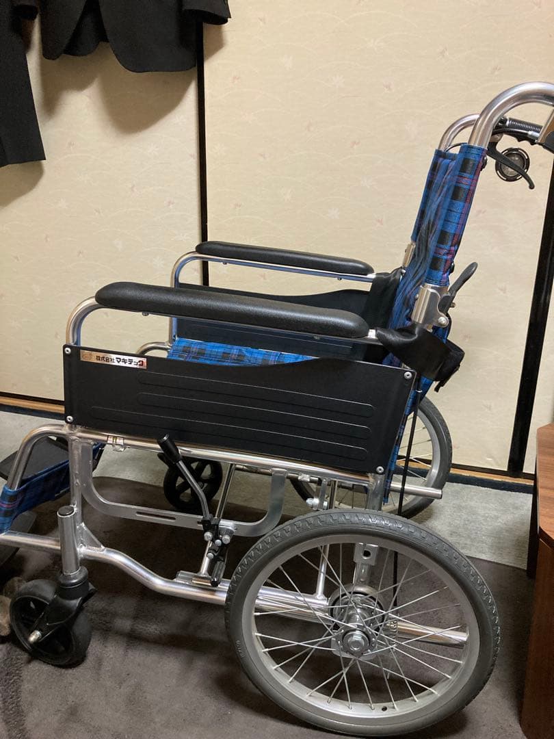 折りたたみ式介助用車椅子