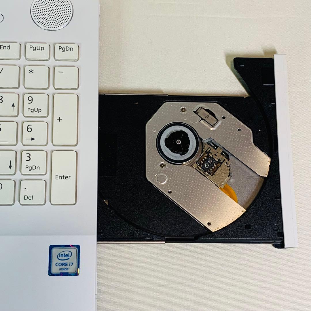 Core i7✨SSD1TB✨32GB✨カメラ✨富士通✨ホワイト✨ノートパソコン