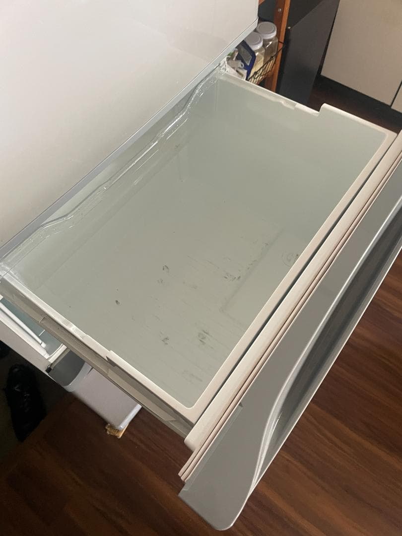 【直接引取限定・東京都台東区】TOSHIBA 冷蔵庫 シルバー　330L