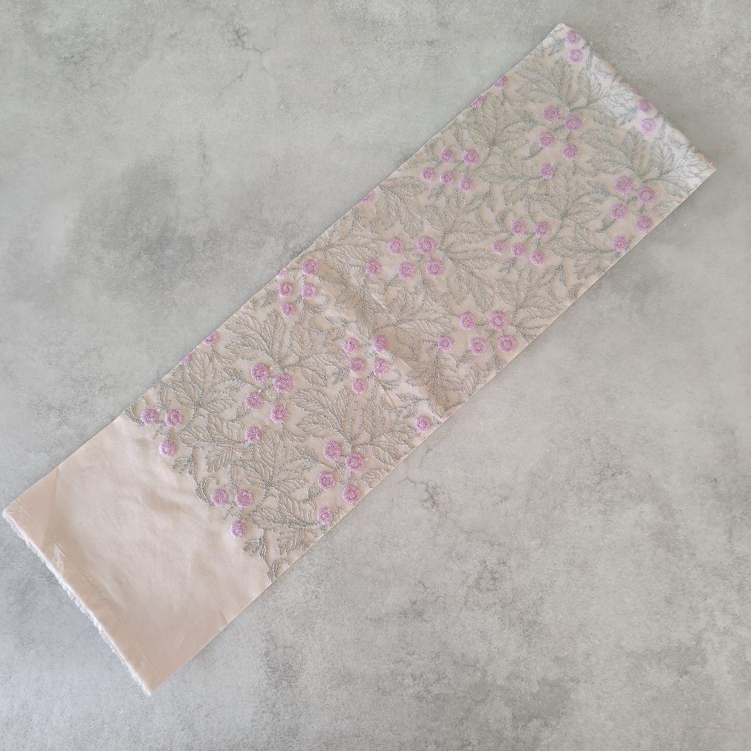 【小菊】ライトベージュ・刺繍半衿サイズのハギレ