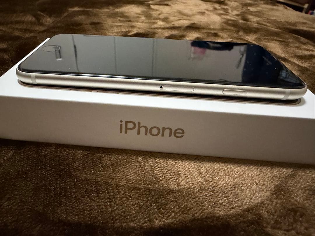 iPhone SE 第3世代 128GB スターライト
