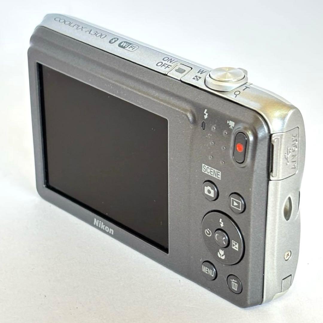 Nikon coolpix A300 ニコン　デジカメ　SDカード付シルバー