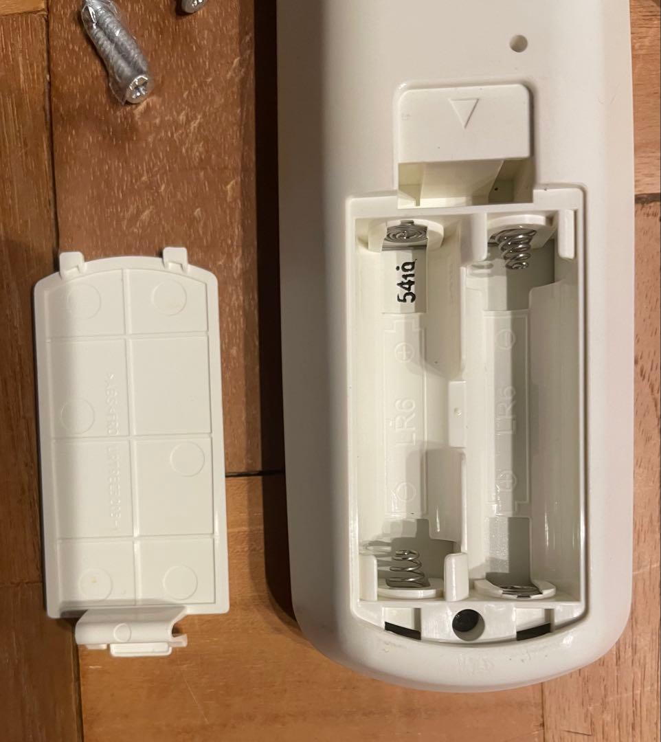 DAIKIN ダイキン エアコンリモコン BRC4L101 壁掛けホルダーつき