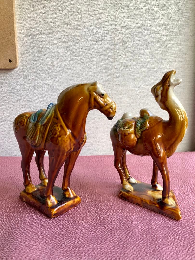 馬とラクダの陶器像セット