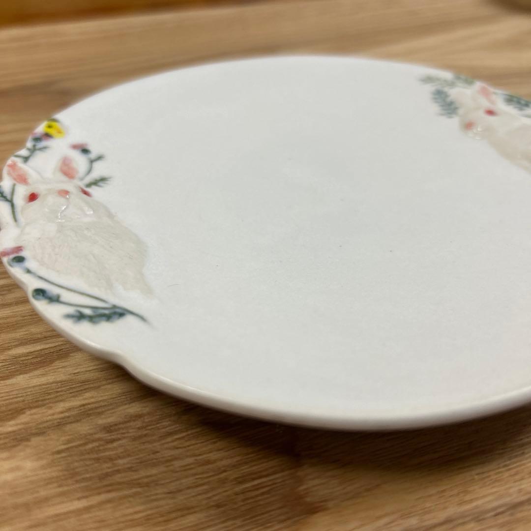 作家　陶芸作家　人気作家　うつわやみたす　希少　プレート　うさぎ　ホワイト