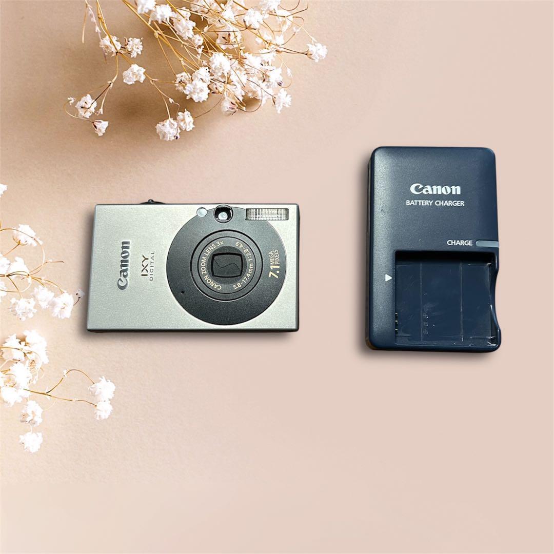 Canon IXY DIGITAL 10 本体と付属品