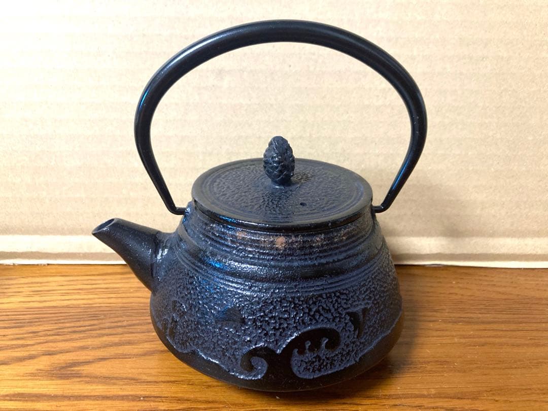 新品 ビンテージ 南部鉄器 急須鉄瓶 波千鳥柄 茶こし付き レトロ 当時物