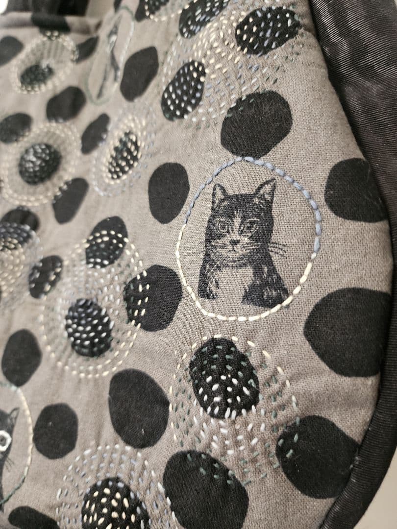 ❤新作　猫好きにはたまらない刺し子バッグ　ポーチ付き　センソユニコ慈雨等